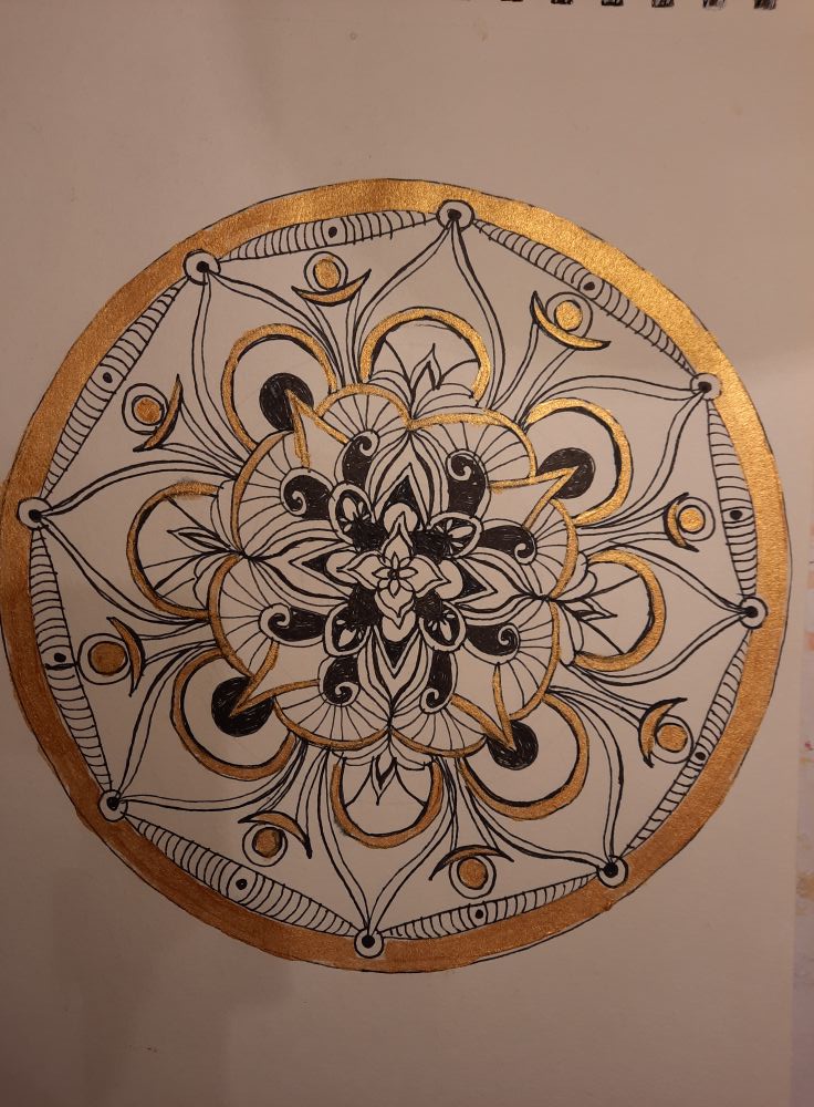 Mandala Mandala, schwarz weiß und mit Gold-Elementen