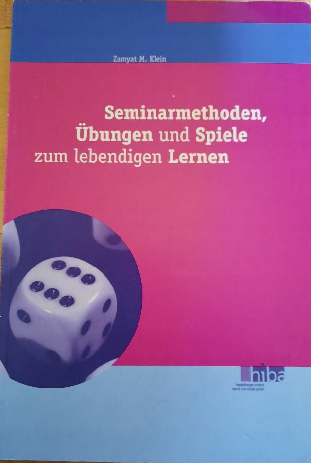 Seminarmethoden, Übungen und Spiele Buchcover Seminarmethoden, Übungen und Spiele, Foto von einem Würfel