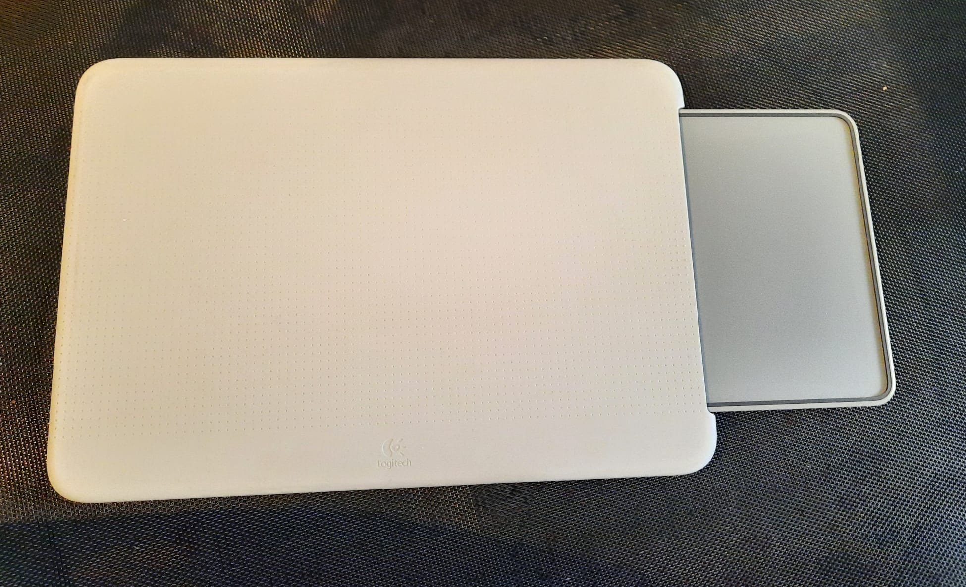 Laptop Unterlage mit ausziehbarem Mausbereich in grau